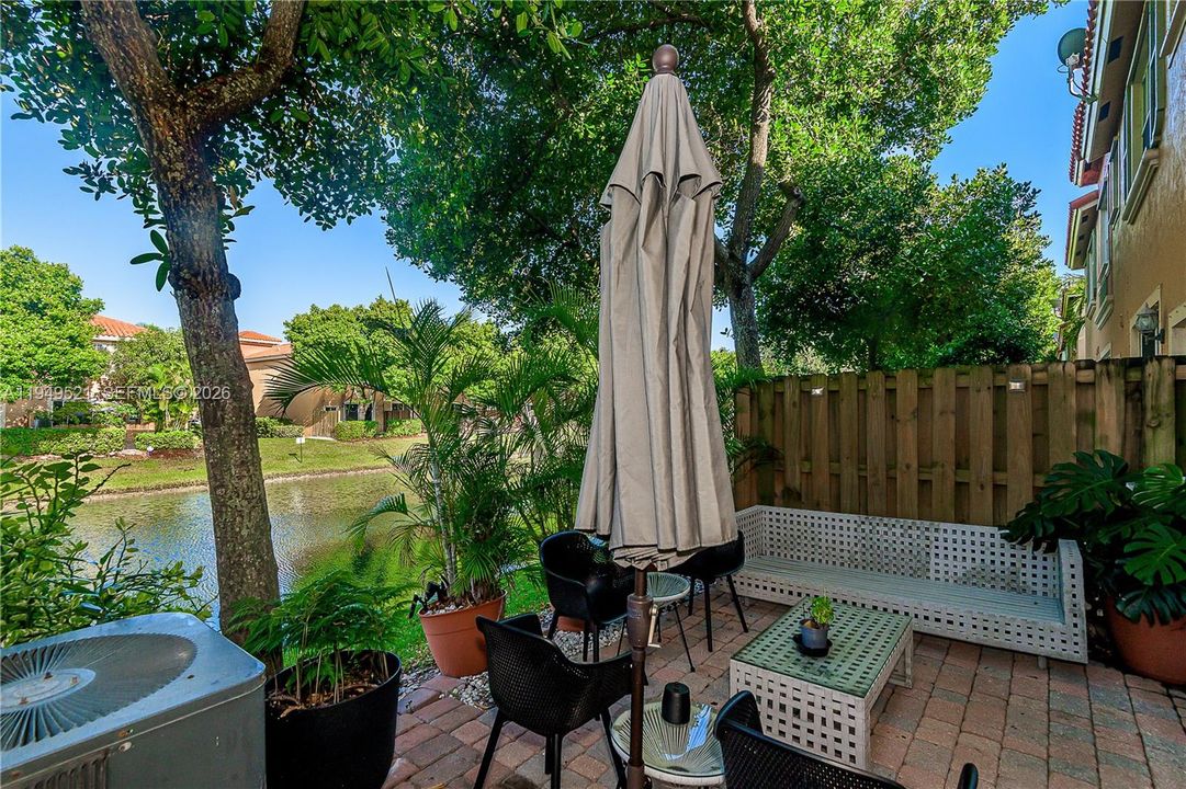 En Venta: $359,900 (2 camas, 2 baños, 1379 Pies cuadrados)