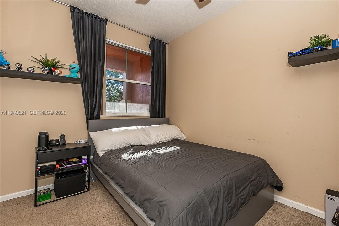En Venta: $359,900 (2 camas, 2 baños, 1379 Pies cuadrados)