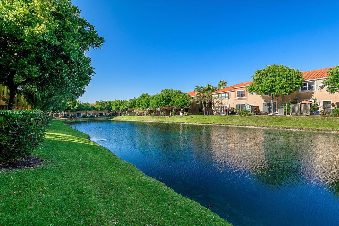 En Venta: $359,900 (2 camas, 2 baños, 1379 Pies cuadrados)