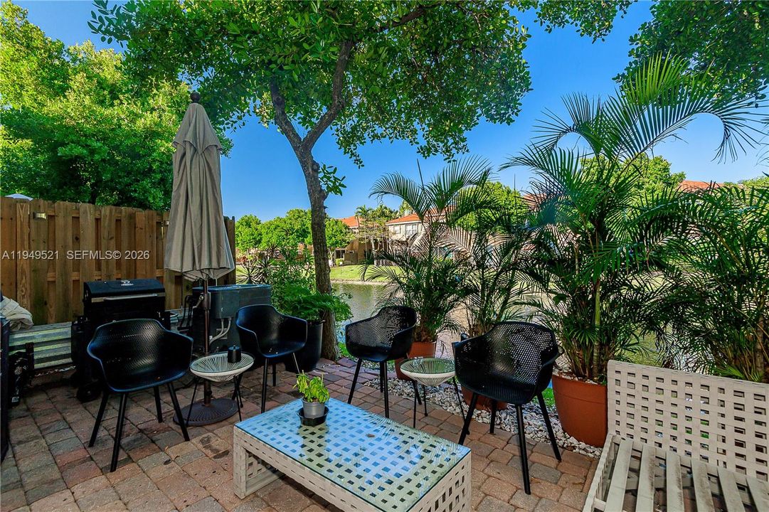 En Venta: $359,900 (2 camas, 2 baños, 1379 Pies cuadrados)