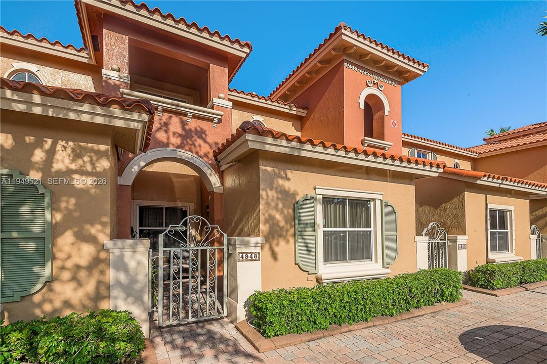 En Venta: $359,900 (2 camas, 2 baños, 1379 Pies cuadrados)