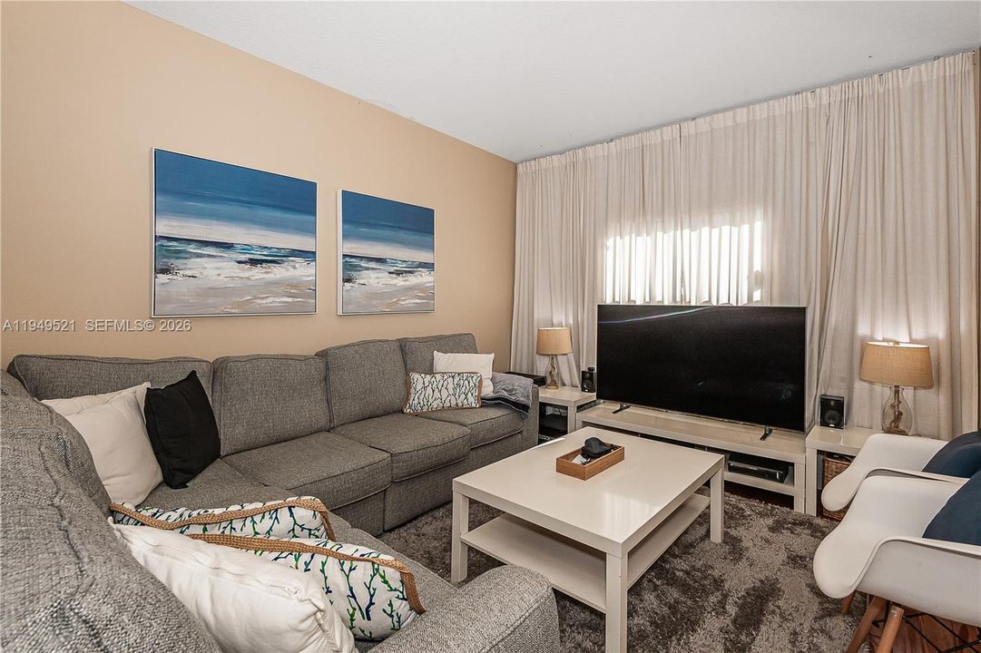 En Venta: $359,900 (2 camas, 2 baños, 1379 Pies cuadrados)