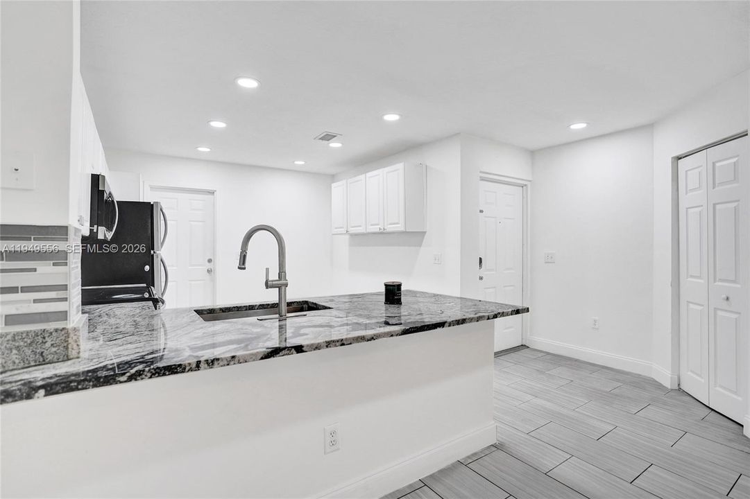 For Sale: $367,900 (3 beds, 2 baths, 1376 Square Feet)