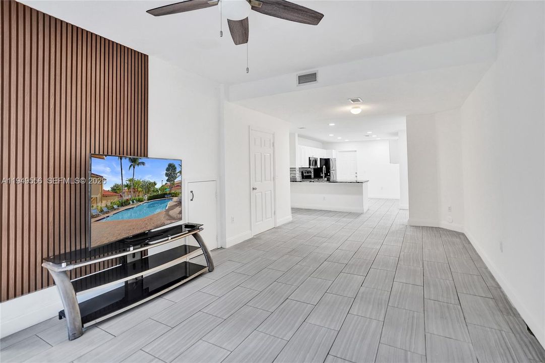 For Sale: $367,900 (3 beds, 2 baths, 1376 Square Feet)