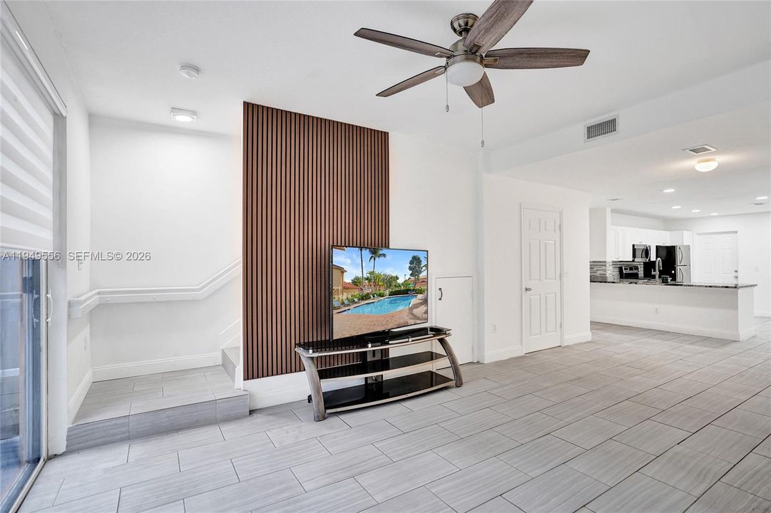 For Sale: $367,900 (3 beds, 2 baths, 1376 Square Feet)