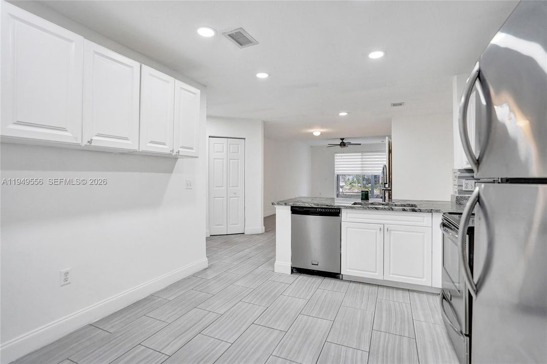 For Sale: $367,900 (3 beds, 2 baths, 1376 Square Feet)