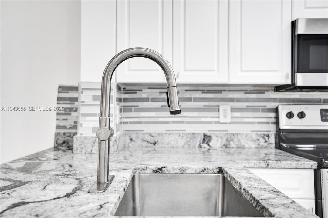 For Sale: $367,900 (3 beds, 2 baths, 1376 Square Feet)
