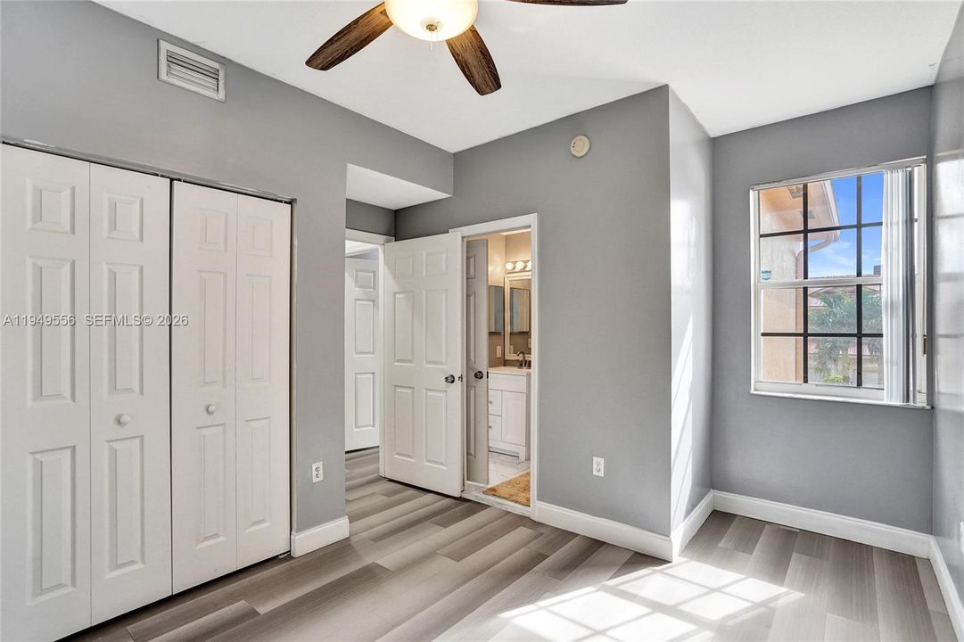 For Sale: $367,900 (3 beds, 2 baths, 1376 Square Feet)
