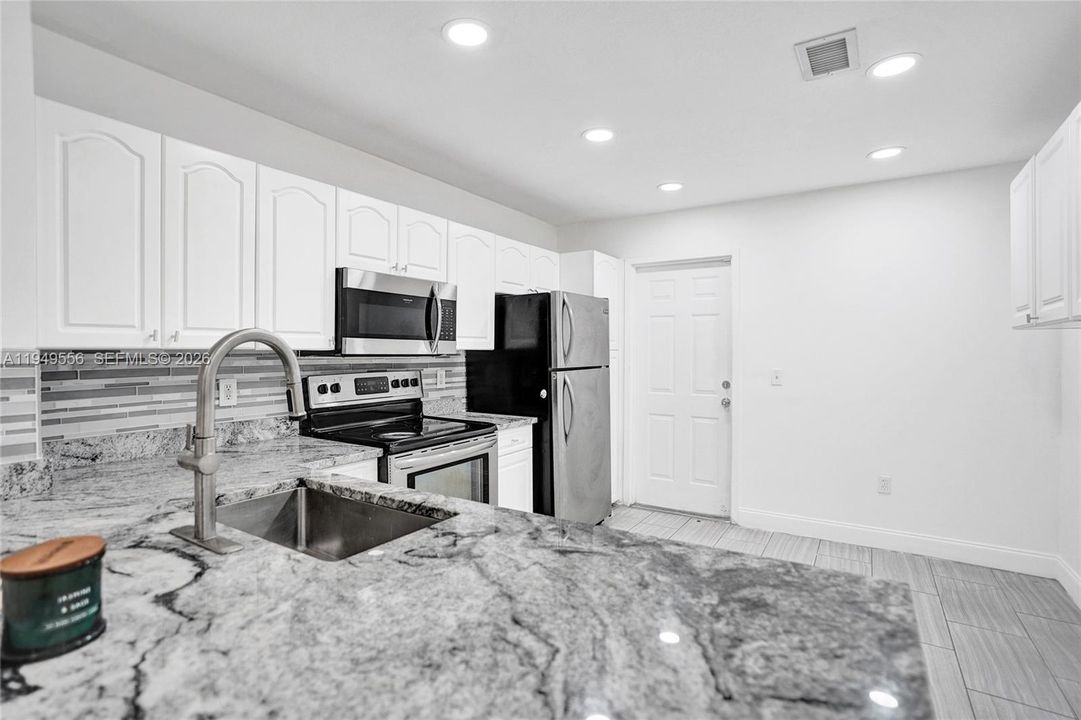 For Sale: $367,900 (3 beds, 2 baths, 1376 Square Feet)