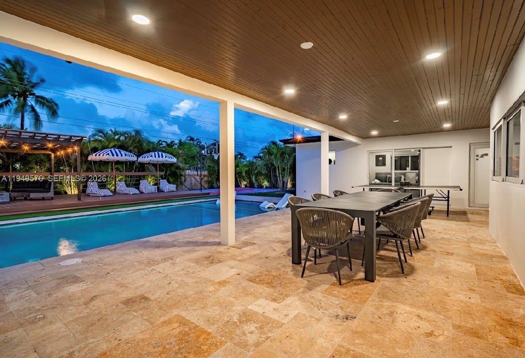 Недавно продано: $1,199,000 (6 спален, 4 ванн, 0 Квадратных фут)