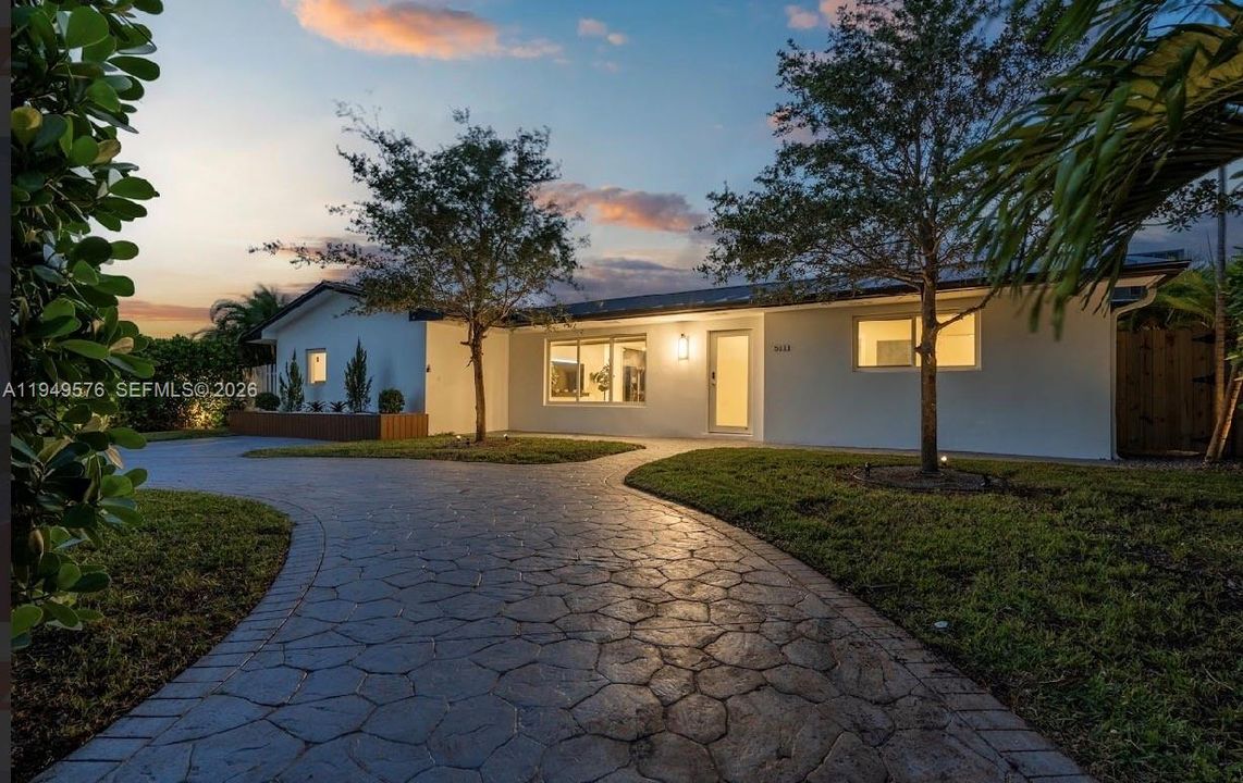 Недавно продано: $1,199,000 (6 спален, 4 ванн, 0 Квадратных фут)
