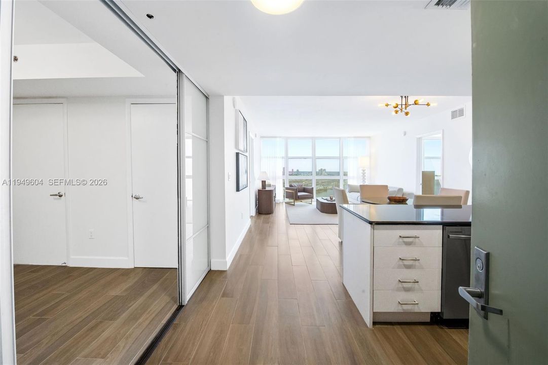 For Sale: $735,000 (2 beds, 2 baths, 1256 Square Feet)
