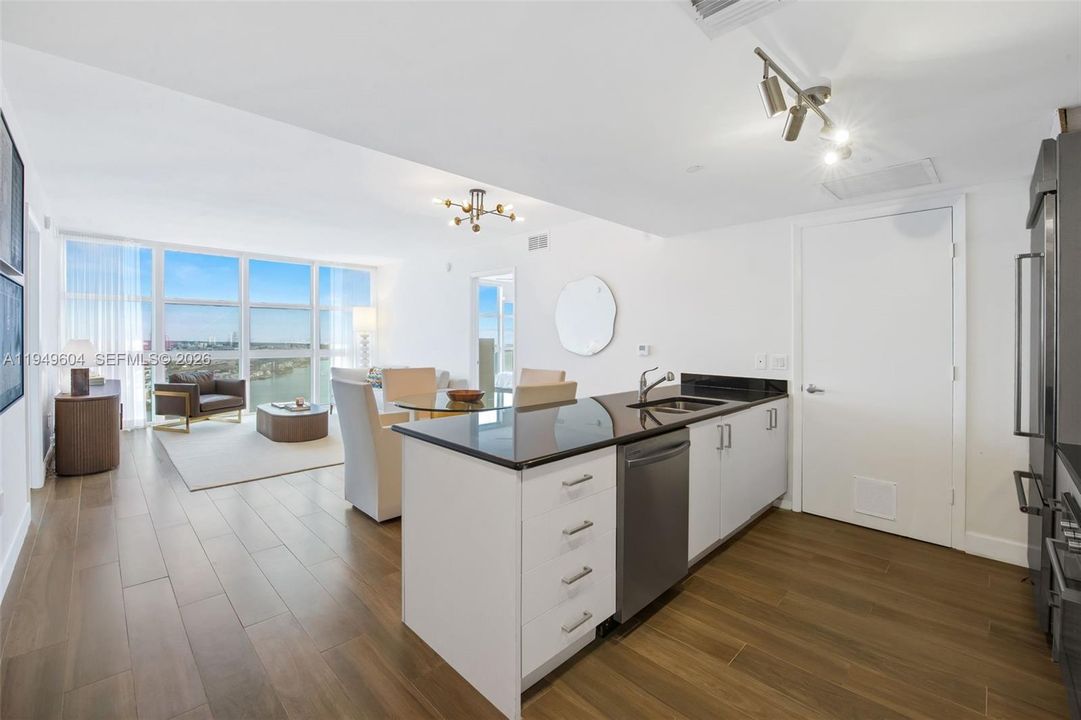 For Sale: $735,000 (2 beds, 2 baths, 1256 Square Feet)