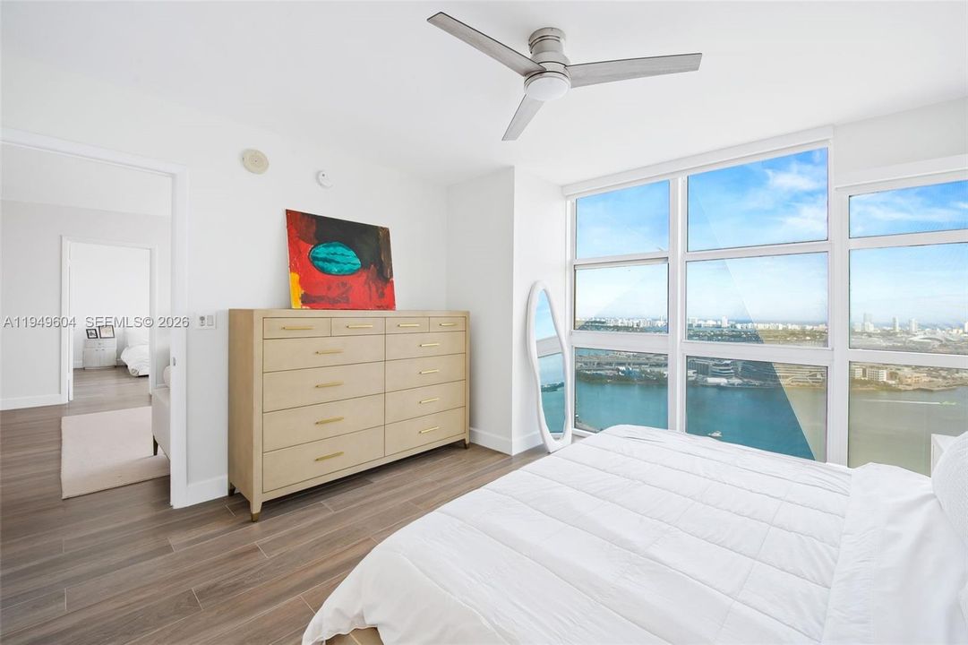 For Sale: $735,000 (2 beds, 2 baths, 1256 Square Feet)
