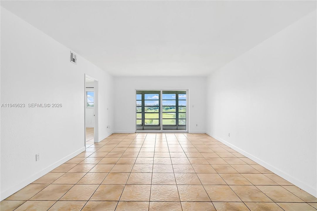 En Venta: $219,000 (2 camas, 2 baños, 949 Pies cuadrados)
