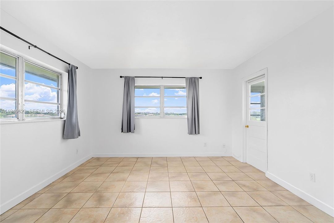 En Venta: $219,000 (2 camas, 2 baños, 949 Pies cuadrados)