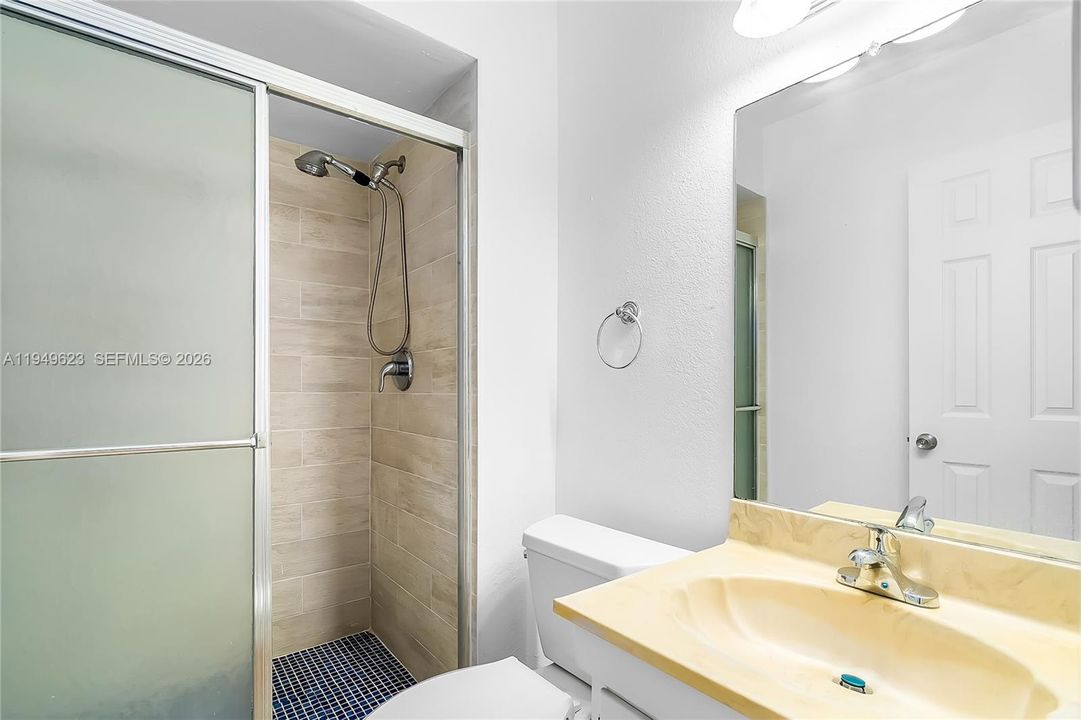 En Venta: $219,000 (2 camas, 2 baños, 949 Pies cuadrados)