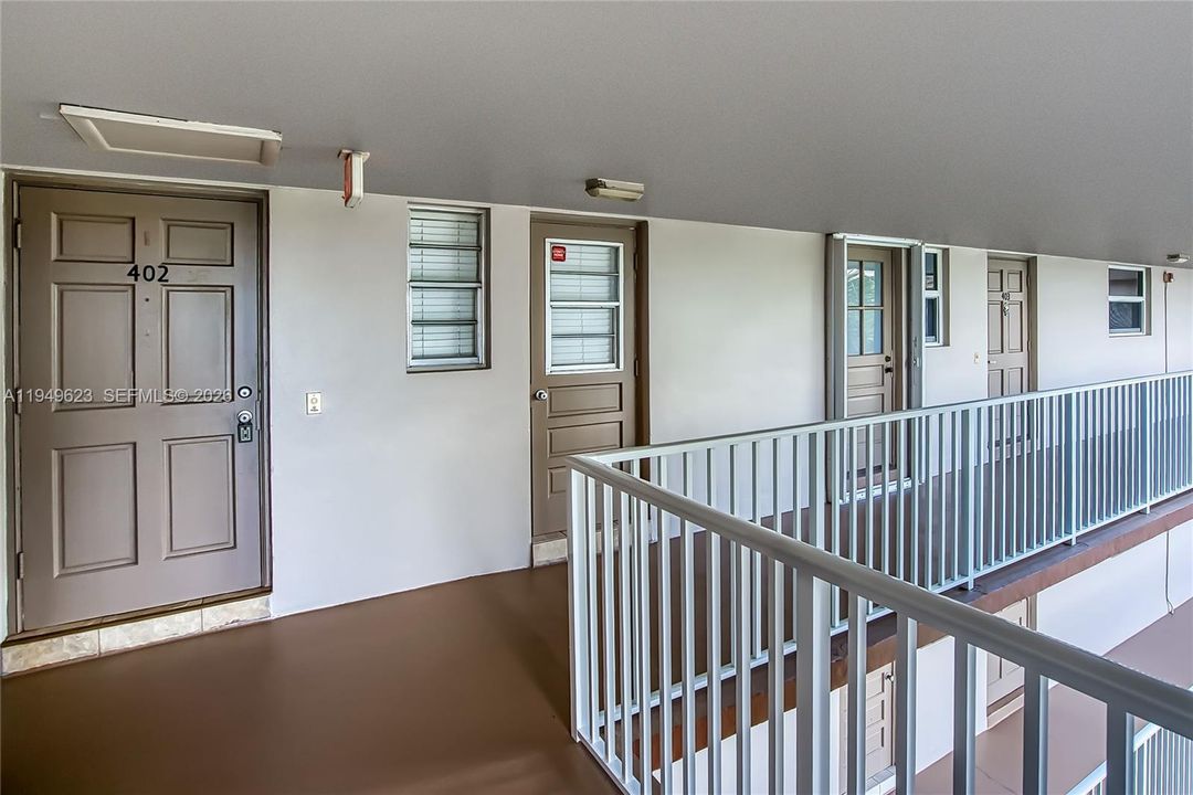En Venta: $219,000 (2 camas, 2 baños, 949 Pies cuadrados)