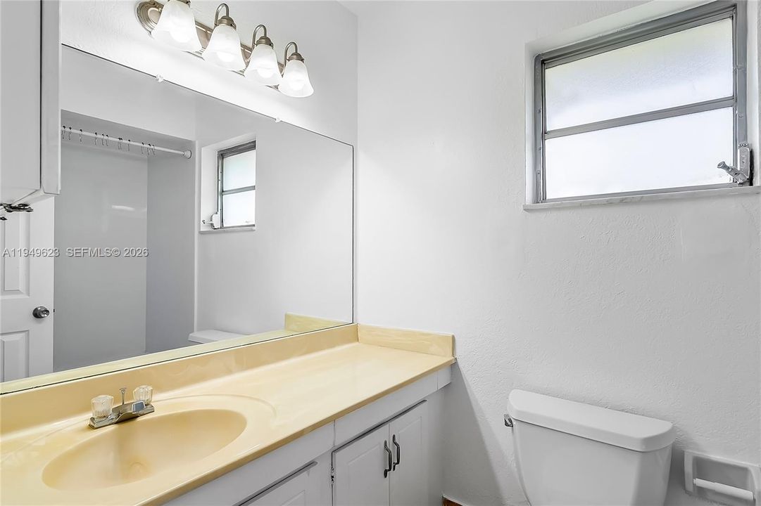 En Venta: $219,000 (2 camas, 2 baños, 949 Pies cuadrados)