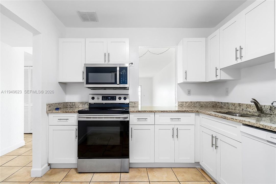 En Venta: $219,000 (2 camas, 2 baños, 949 Pies cuadrados)