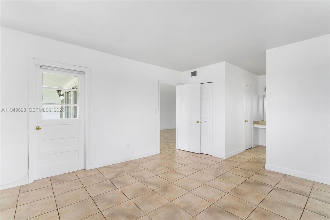 En Venta: $219,000 (2 camas, 2 baños, 949 Pies cuadrados)