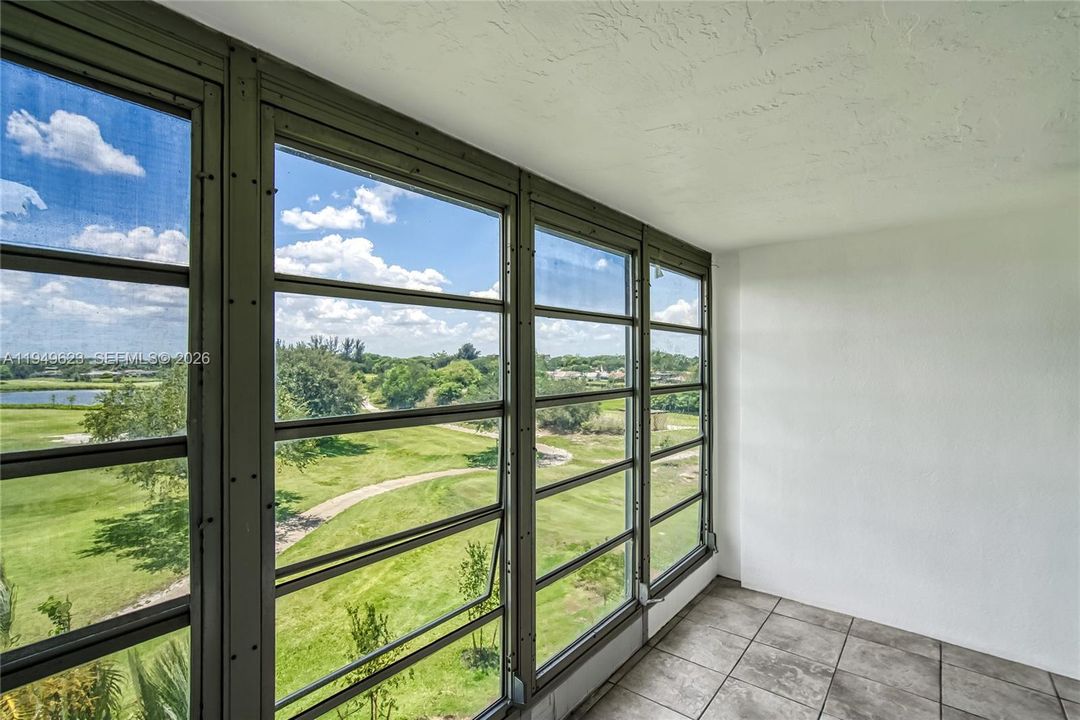 En Venta: $219,000 (2 camas, 2 baños, 949 Pies cuadrados)