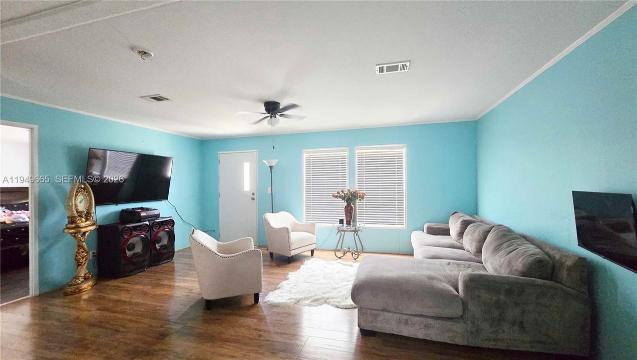 For Sale: $233,000 (3 beds, 2 baths, 1248 Square Feet)
