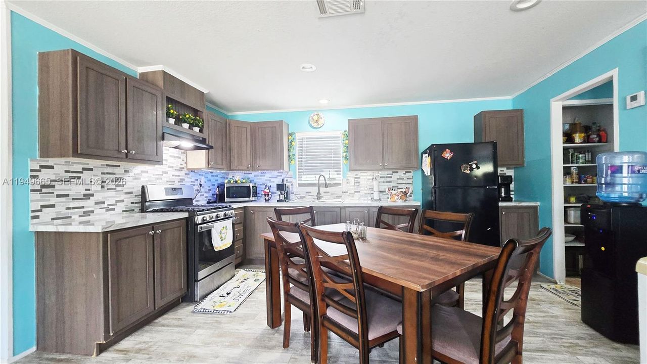 For Sale: $233,000 (3 beds, 2 baths, 1248 Square Feet)