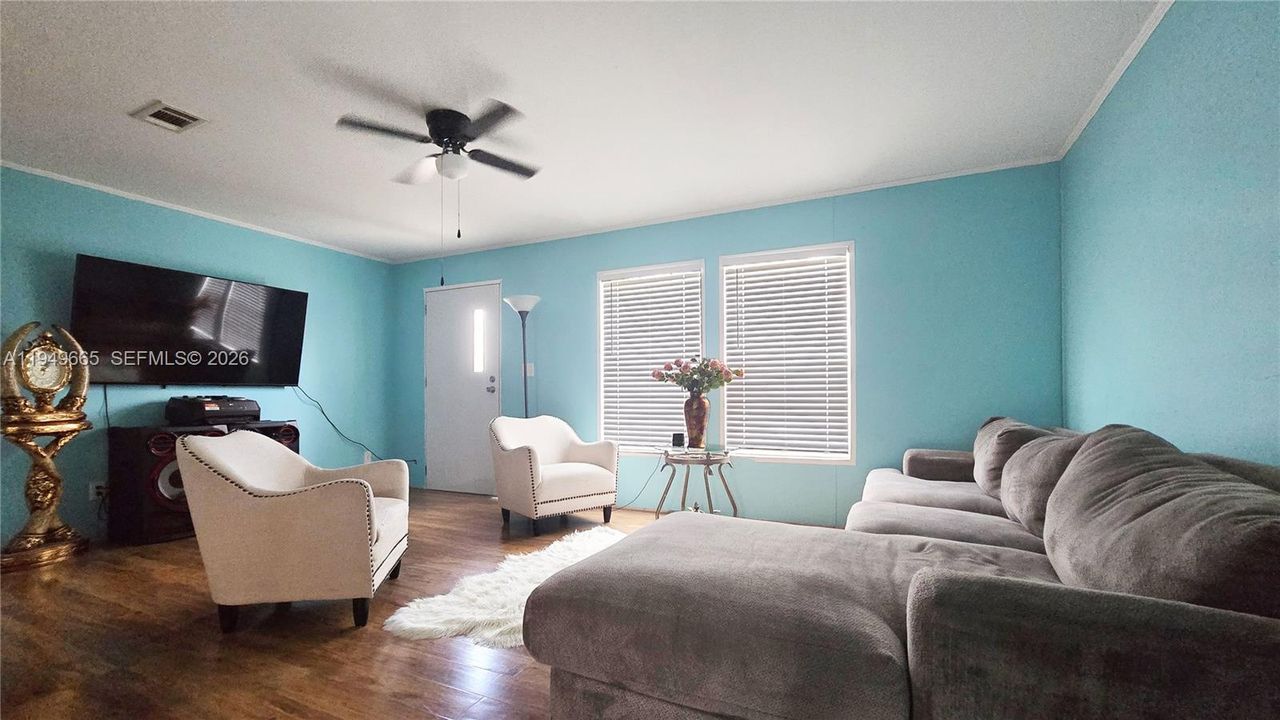 For Sale: $233,000 (3 beds, 2 baths, 1248 Square Feet)
