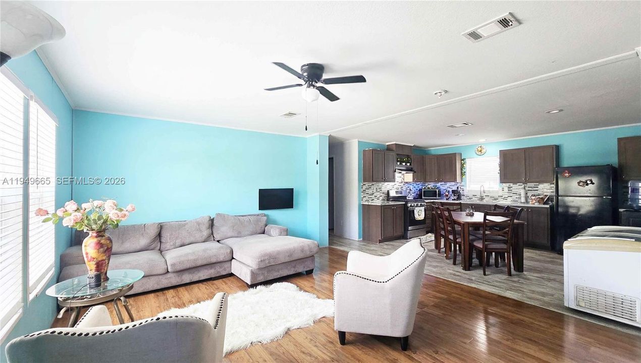 For Sale: $233,000 (3 beds, 2 baths, 1248 Square Feet)