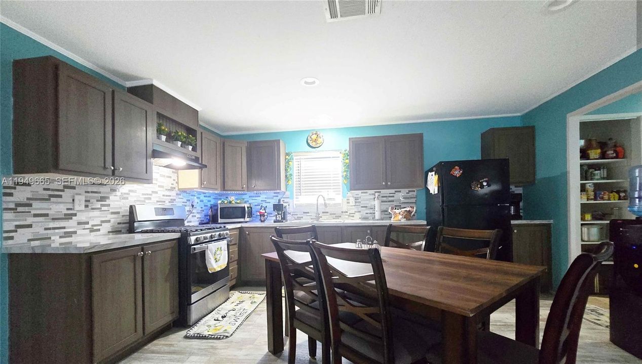 For Sale: $233,000 (3 beds, 2 baths, 1248 Square Feet)