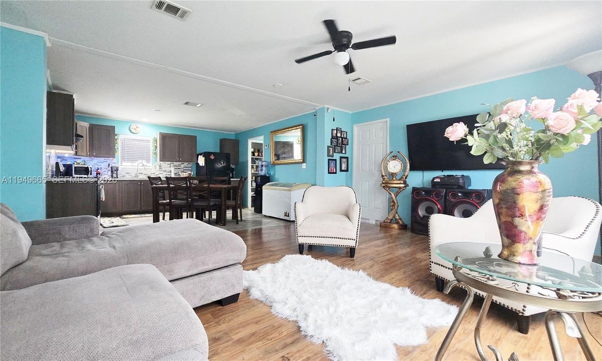 For Sale: $233,000 (3 beds, 2 baths, 1248 Square Feet)