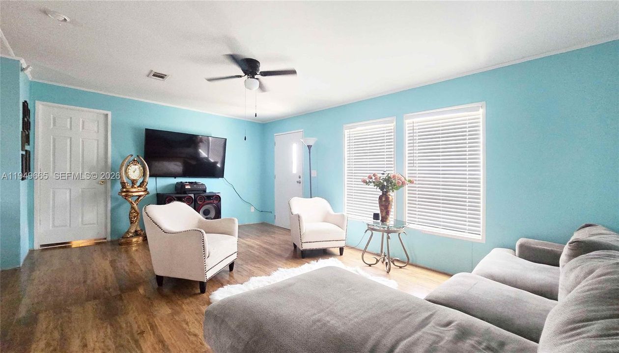 For Sale: $233,000 (3 beds, 2 baths, 1248 Square Feet)