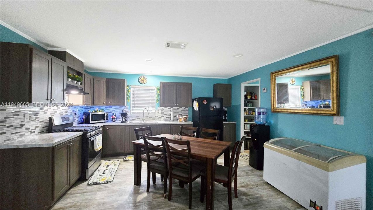 For Sale: $233,000 (3 beds, 2 baths, 1248 Square Feet)