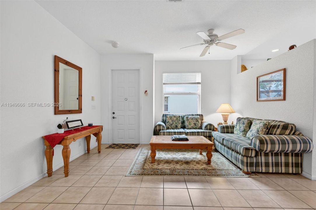 Activo con contrato: $399,000 (3 camas, 2 baños, 1174 Pies cuadrados)