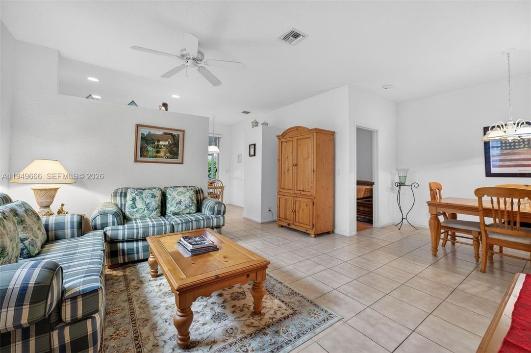 Activo con contrato: $399,000 (3 camas, 2 baños, 1174 Pies cuadrados)