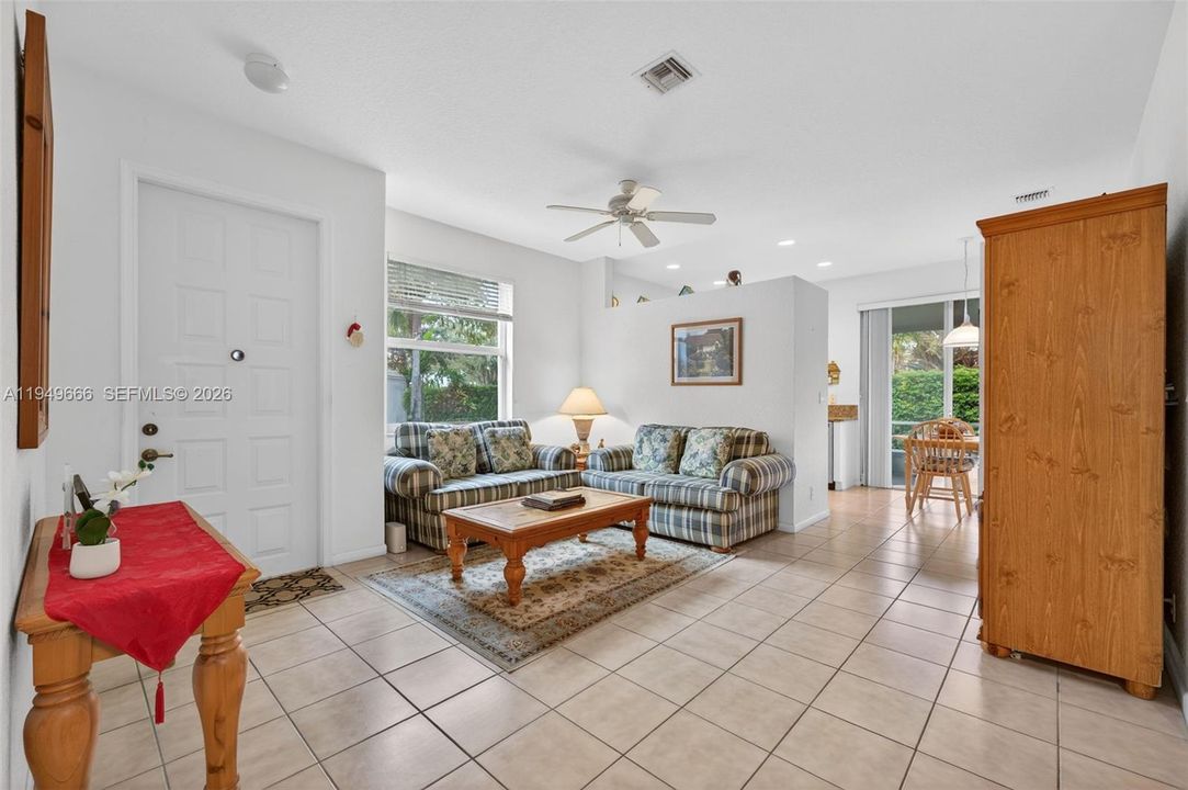 Activo con contrato: $399,000 (3 camas, 2 baños, 1174 Pies cuadrados)