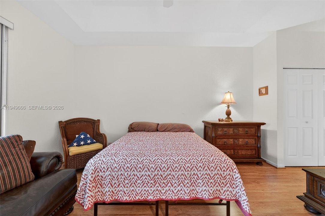 Activo con contrato: $399,000 (3 camas, 2 baños, 1174 Pies cuadrados)