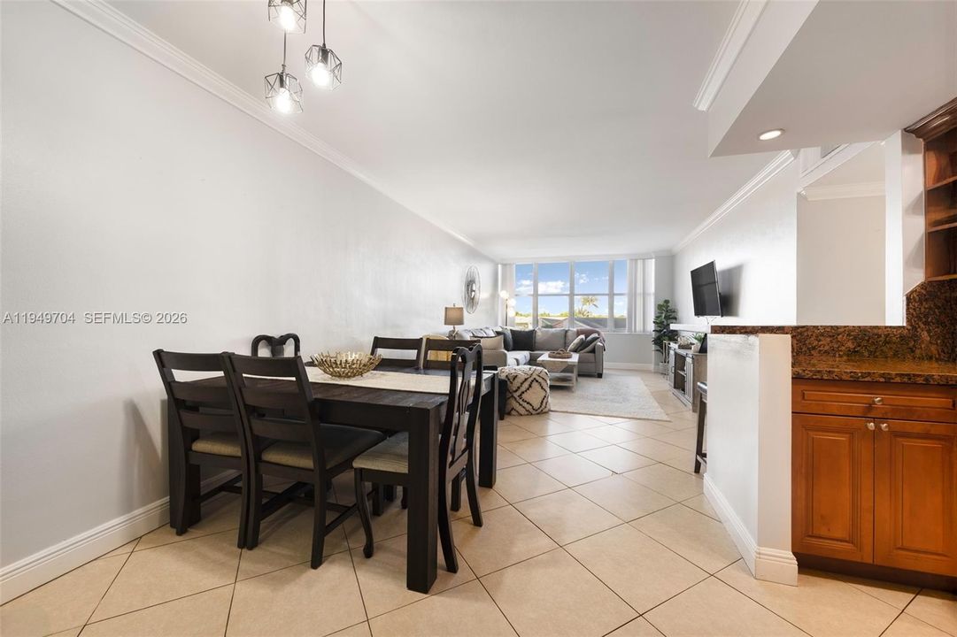 For Sale: $305,000 (2 beds, 2 baths, 1020 Square Feet)
