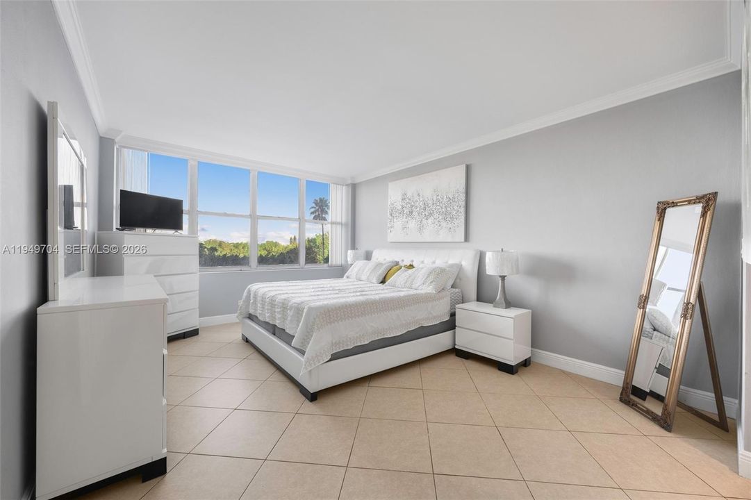 For Sale: $305,000 (2 beds, 2 baths, 1020 Square Feet)