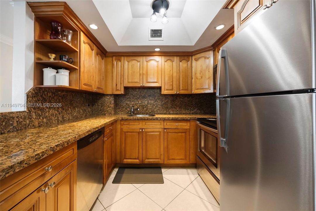 For Sale: $305,000 (2 beds, 2 baths, 1020 Square Feet)