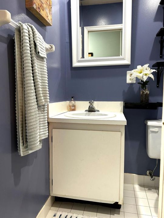 5200 PRIVET PL GUEST BATH