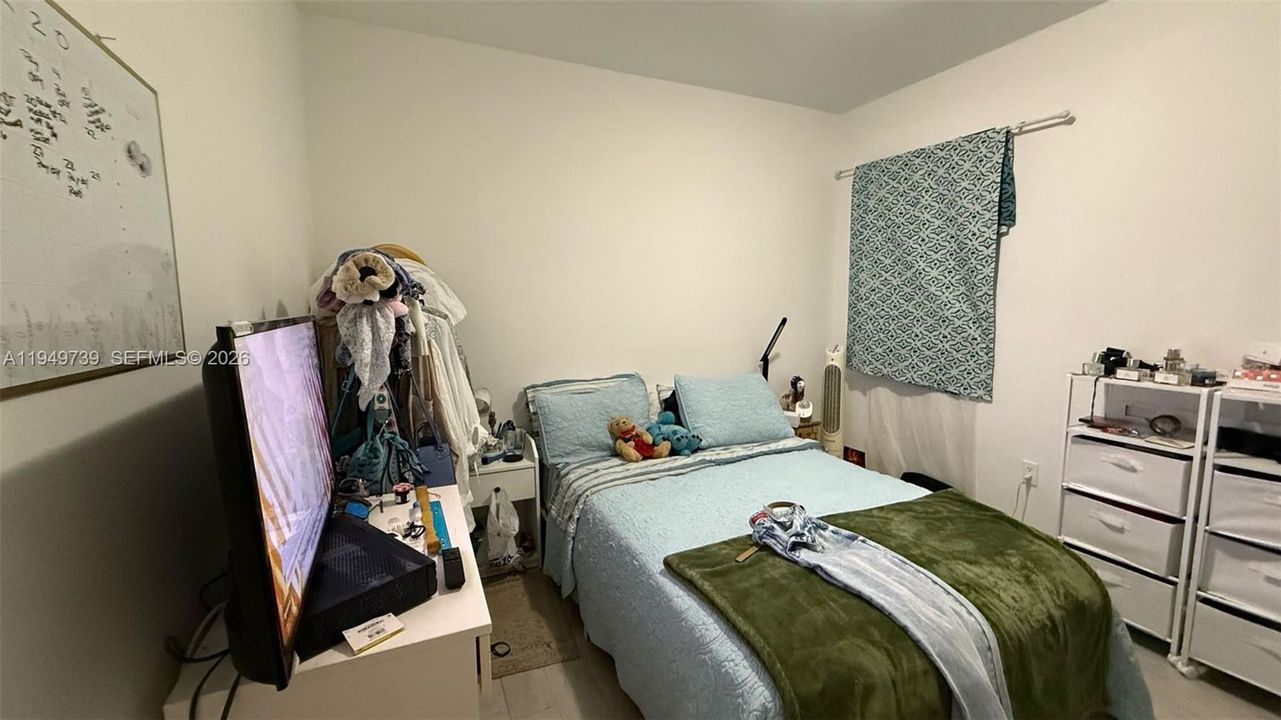 Active With Contract: $205,000 (1 beds, 1 baths, 395 Square Feet)