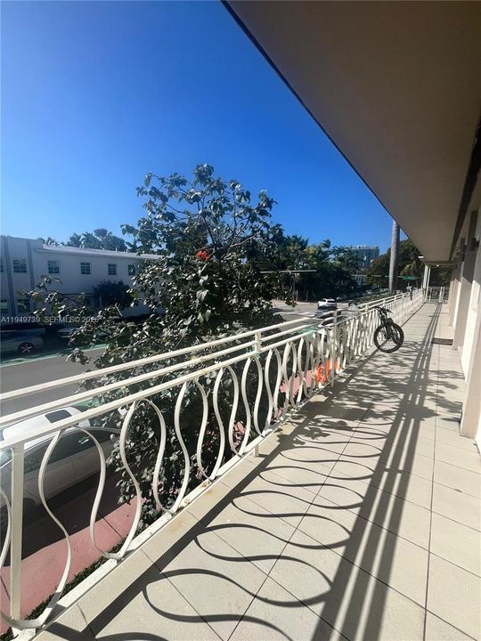 Active With Contract: $205,000 (1 beds, 1 baths, 395 Square Feet)