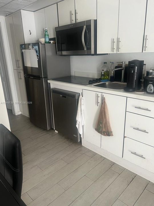 Active With Contract: $205,000 (1 beds, 1 baths, 395 Square Feet)