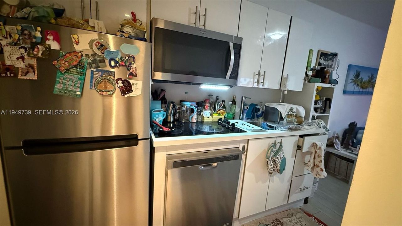 Active With Contract: $205,000 (1 beds, 1 baths, 395 Square Feet)