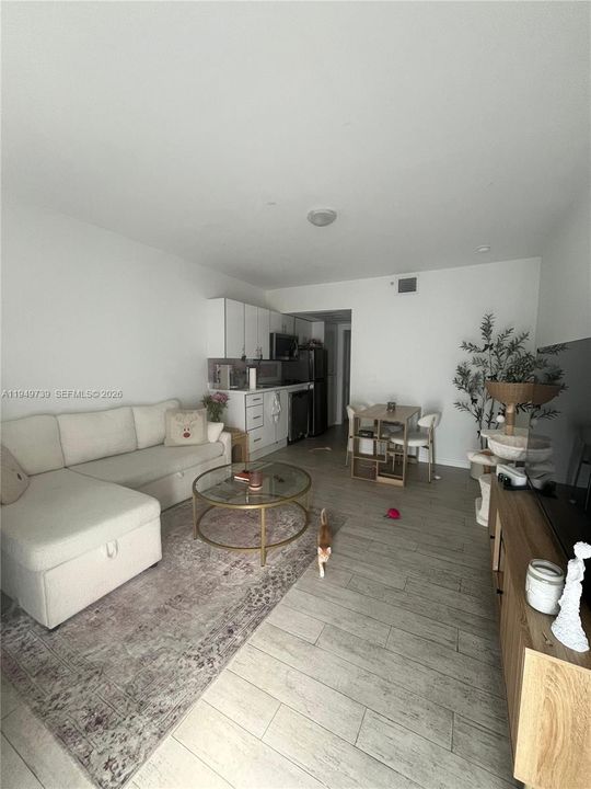 Active With Contract: $205,000 (1 beds, 1 baths, 395 Square Feet)