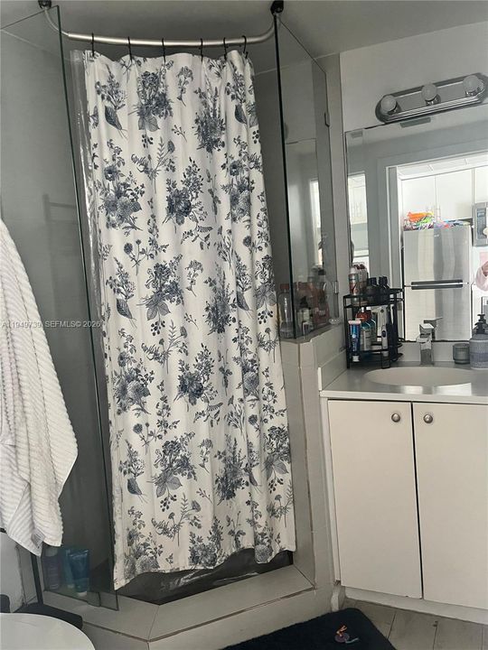 Active With Contract: $205,000 (1 beds, 1 baths, 395 Square Feet)