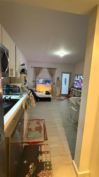 Active With Contract: $205,000 (1 beds, 1 baths, 395 Square Feet)