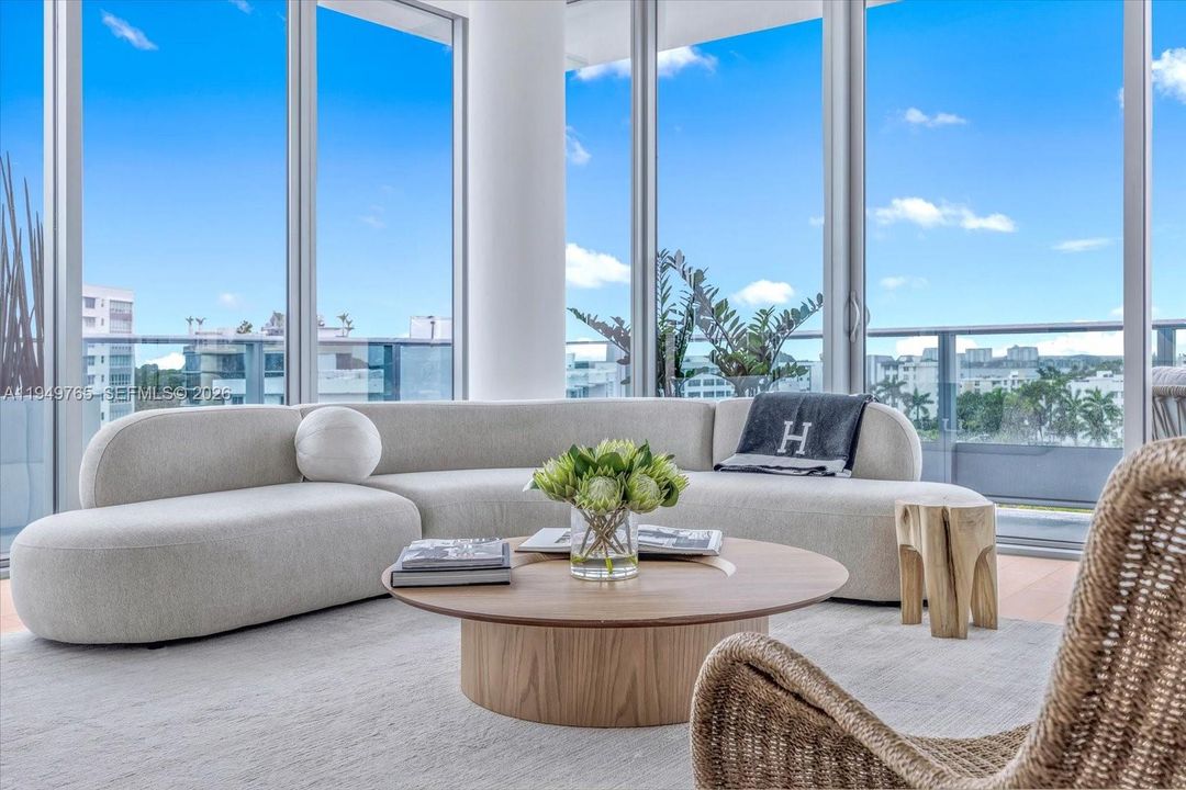 For Sale: $2,999,000 (3 beds, 3 baths, 2068 Square Feet)